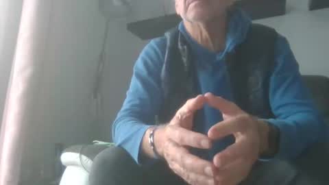 manngrossbite online show from December 12, 2024, 1:39 pm