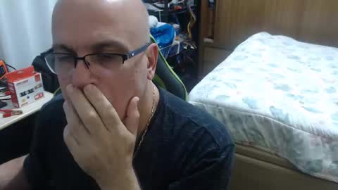 Snapshot of manotcheblu chatting on April 5, 2026, 10:07 pm manotcheblu online show from April 5, 2026, 10:07 pm