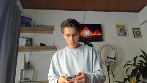 manucute 23  online show from January 15, 2026, 2:43 pm