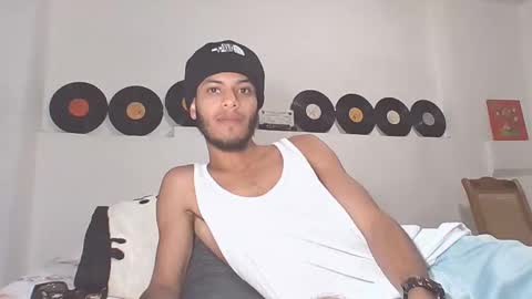 Snapshot of manuel444rl chatting on March 7, 2025, 6:43 pm Manuel RL online show from March 7, 2025, 6:43 pm