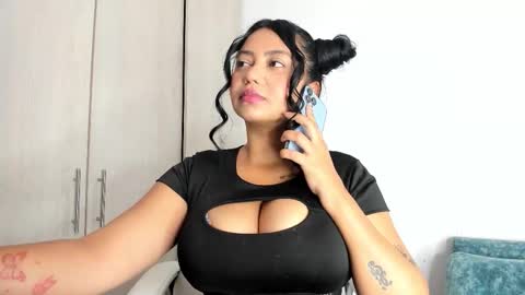 Snapshot of manuela_anderson chatting on November 18, 2025, 2:21 pm MANUELA online show from November 18, 2025, 2:21 pm