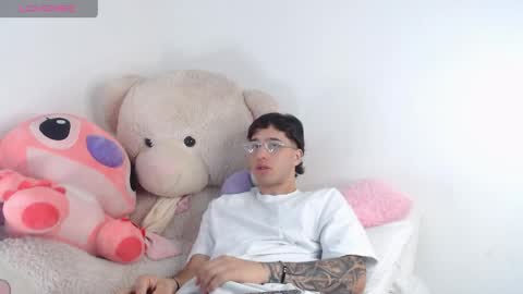 Manuel online show from May 15, 2026, 11:34 pm