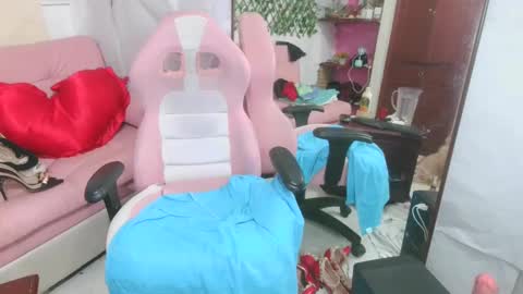 Snapshot of manuhela18 chatting on December 19, 2024, 12:56 am manuhela online show from December 19, 2024, 12:56 am