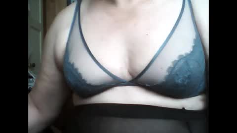 Snapshot of manwithboobs chatting on January 23, 2025, 6:35 pm manwithboobs online show from January 23, 2025, 6:35 pm