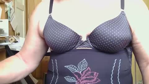 Snapshot of manwithboobs chatting on March 6, 2025, 10:47 pm manwithboobs online show from March 6, 2025, 10:47 pm