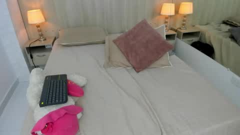 Snapshot of mara_sinclair chatting on May 27, 2026, 1:57 am Mara Sinclair online show from May 27, 2026, 1:57 am