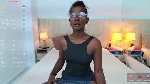 Mara Sinclair online show from July 28, 2026, 7:15 pm