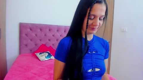 Mara hanson  online show from September 18, 2025, 12:18 pm