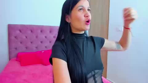 Mara hanson  online show from September 19, 2025, 9:48 pm