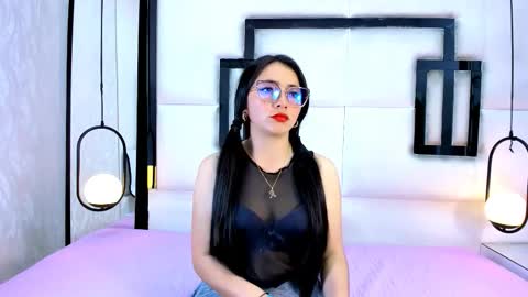 Mara  online show from November 18, 2025, 9:08 pm