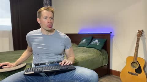 alex marvelxx online show from April 8, 2026, 3:01 pm