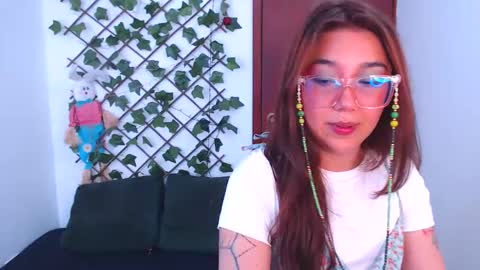 Snapshot of marce_bunny chatting on June 6, 2026, 6:23 pm Marcela online show from June 6, 2026, 6:23 pm