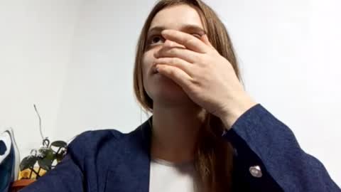 Snapshot of marcelabodi chatting on December 17, 2025, 4:13 pm marcelabodi online show from December 17, 2025, 4:13 pm