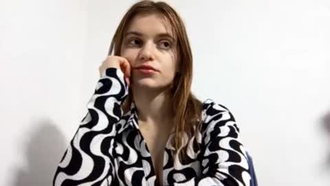 Snapshot of marcelabodi chatting on December 18, 2025, 3:51 pm marcelabodi online show from December 18, 2025, 3:51 pm