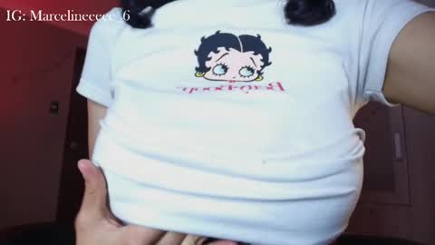 Snapshot of marcelinee__ chatting on April 26, 2026, 4:32 am Marce online show from April 26, 2026, 4:32 am