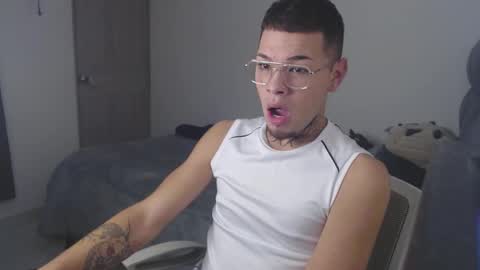 Snapshot of marcelo_m1lk chatting on September 17, 2025, 9:33 am marcelo_m1lk online show from September 17, 2025, 9:33 am