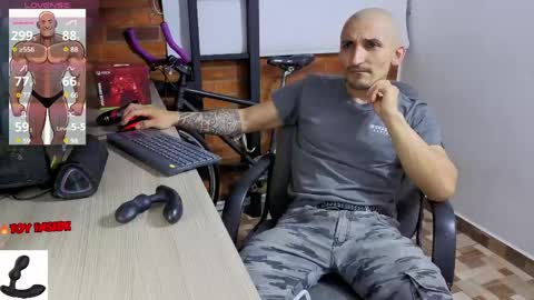 Marck  Independent model  online show from April 19, 2026, 4:01 am