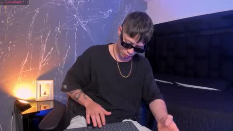 Snapshot of marcuscollins1_ chatting on October 27, 2025, 1:04 pm Marcus online show from October 27, 2025, 1:04 pm