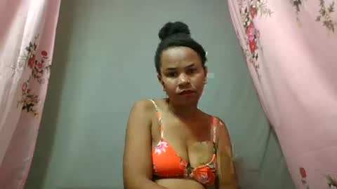 Snapshot of mareella40 chatting on July 31, 2026, 12:26 pm mareella40 online show from July 31, 2026, 12:26 pm