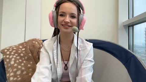 Snapshot of margaretawieczorek chatting on May 17, 2026, 10:00 am Emily online show from May 17, 2026, 10:00 am