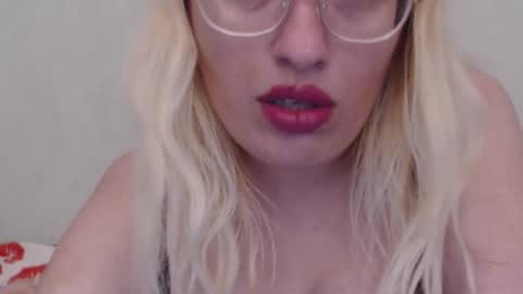Snapshot of margo_shine chatting on October 7, 2025, 2:14 pm margo_shine online show from October 7, 2025, 2:14 pm