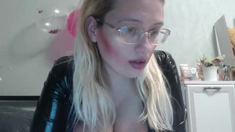 Snapshot of margo_shine chatting on February 13, 2026, 5:20 pm margo_shine online show from February 13, 2026, 5:20 pm