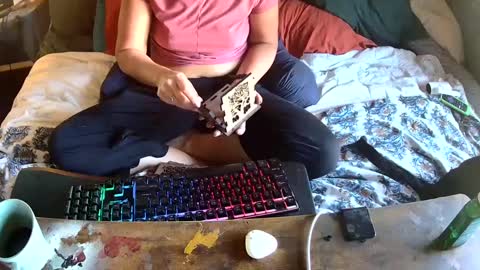 Elle online show from September 10, 2025, 2:39 pm