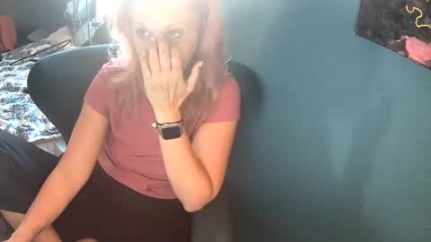 Elle online show from September 16, 2025, 1:01 pm