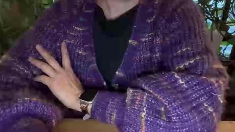 Elle online show from January 9, 2026, 1:25 pm