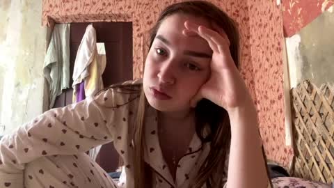 Chloe online show from April 12, 2026, 10:31 am