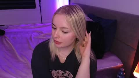 margot_robbie7 online show from April 9, 2026, 1:27 am