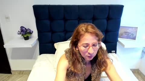 Snapshot of margot_whisper chatting on January 14, 2025, 12:14 pm Margot online show from January 14, 2025, 12:14 pm
