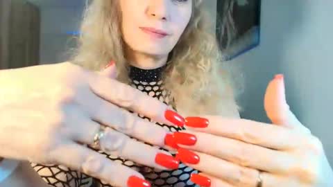 maria_anna_mmm online show from April 25, 2026, 7:55 pm