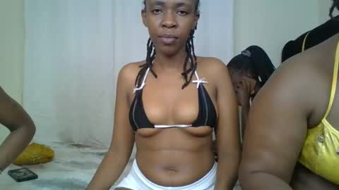Snapshot of maria_dally chatting on December 7, 2024, 8:38 pm maria_dally online show from December 7, 2024, 8:38 pm