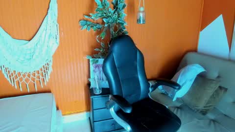 maria_turner1 online show from May 11, 2026, 4:04 pm