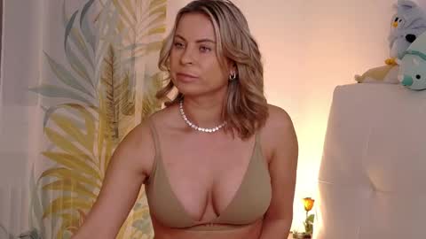 NEW ACCOUNT MariaMIlan  online show from May 12, 2026, 4:09 am