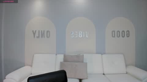 MARIA HERRERA  online show from December 7, 2024, 11:40 am