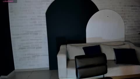 MARIA HERRERA  online show from March 12, 2025, 3:02 am