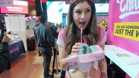 Pinkkitty online show from January 18, 2025, 11:00 pm