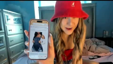 Pinkkitty online show from April 1, 2026, 8:50 pm