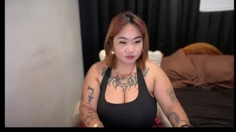 Snapshot of marialuxe chatting on August 3, 2026, 4:33 pm MariaLuxe online show from August 3, 2026, 4:33 pm