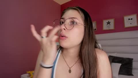 Snapshot of mariam_scott18 chatting on December 19, 2024, 9:29 am Mariam online show from December 19, 2024, 9:29 am