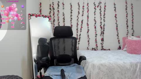   Mariam Castiblanco online show from November 24, 2025, 6:07 pm