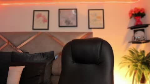 Marian online show from April 17, 2026, 7:17 pm