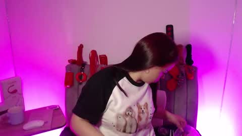 Snapshot of marian_ran_ chatting on November 28, 2025, 2:25 am Marian online show from November 28, 2025, 2:25 am