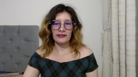 Snapshot of mariana124_ chatting on December 23, 2024, 5:43 pm Mariana online show from December 23, 2024, 5:43 pm