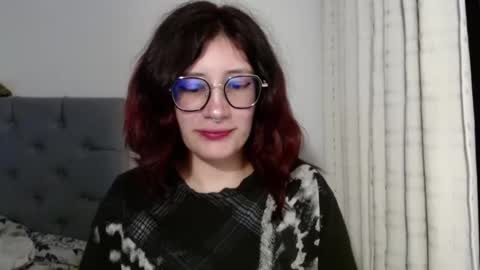 Snapshot of mariana124_ chatting on January 2, 2025, 6:18 am Mariana online show from January 2, 2025, 6:18 am