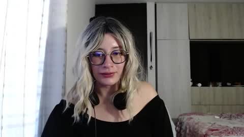 Snapshot of mariana124_ chatting on September 22, 2025, 10:01 pm Mariana online show from September 22, 2025, 10:01 pm