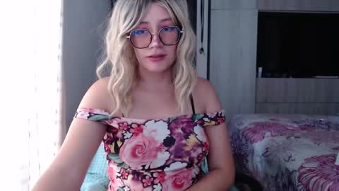 Snapshot of mariana124_ chatting on September 26, 2025, 8:24 pm Mariana online show from September 26, 2025, 8:24 pm