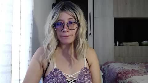 Snapshot of mariana124_ chatting on September 29, 2025, 6:02 pm Mariana online show from September 29, 2025, 6:02 pm